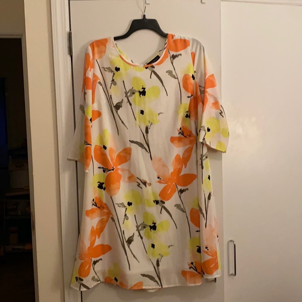 NWOT Lane Bryant yellow/ orange floral trap.size 14/16